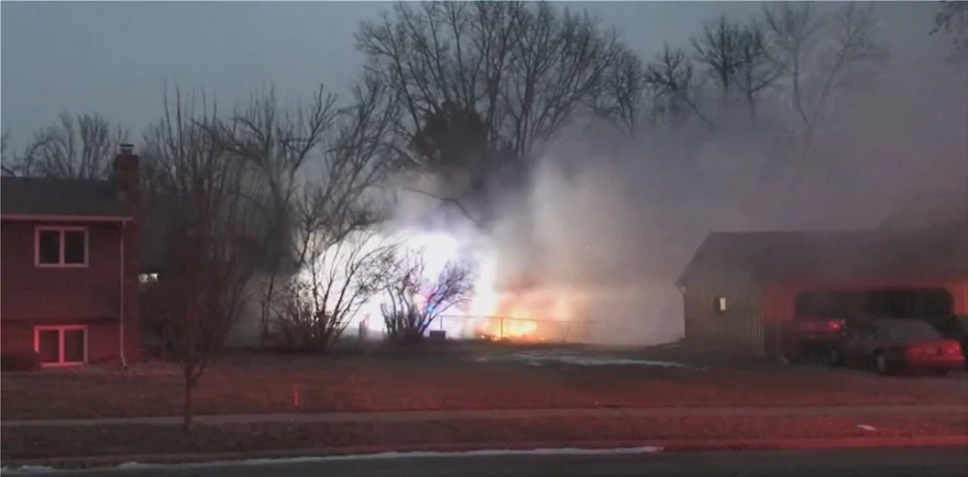 ΗΠΑ: Πτώση αεροπλάνου σε σπίτια – Ένας νεκρός (Βίντεο)